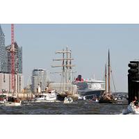 4850_3754 Starker Schiffsverkehr auf der Elbe zum Hafengeburtstag. | Hafengeburtstag Hamburg - groesstes Hafenfest der Welt